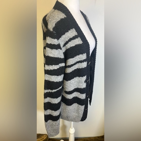 I.N.C. INTERNACIONAL CONCEPTS African Zebra Chunky Cardigan Oversized 
Size XS - Picture 2 of 8